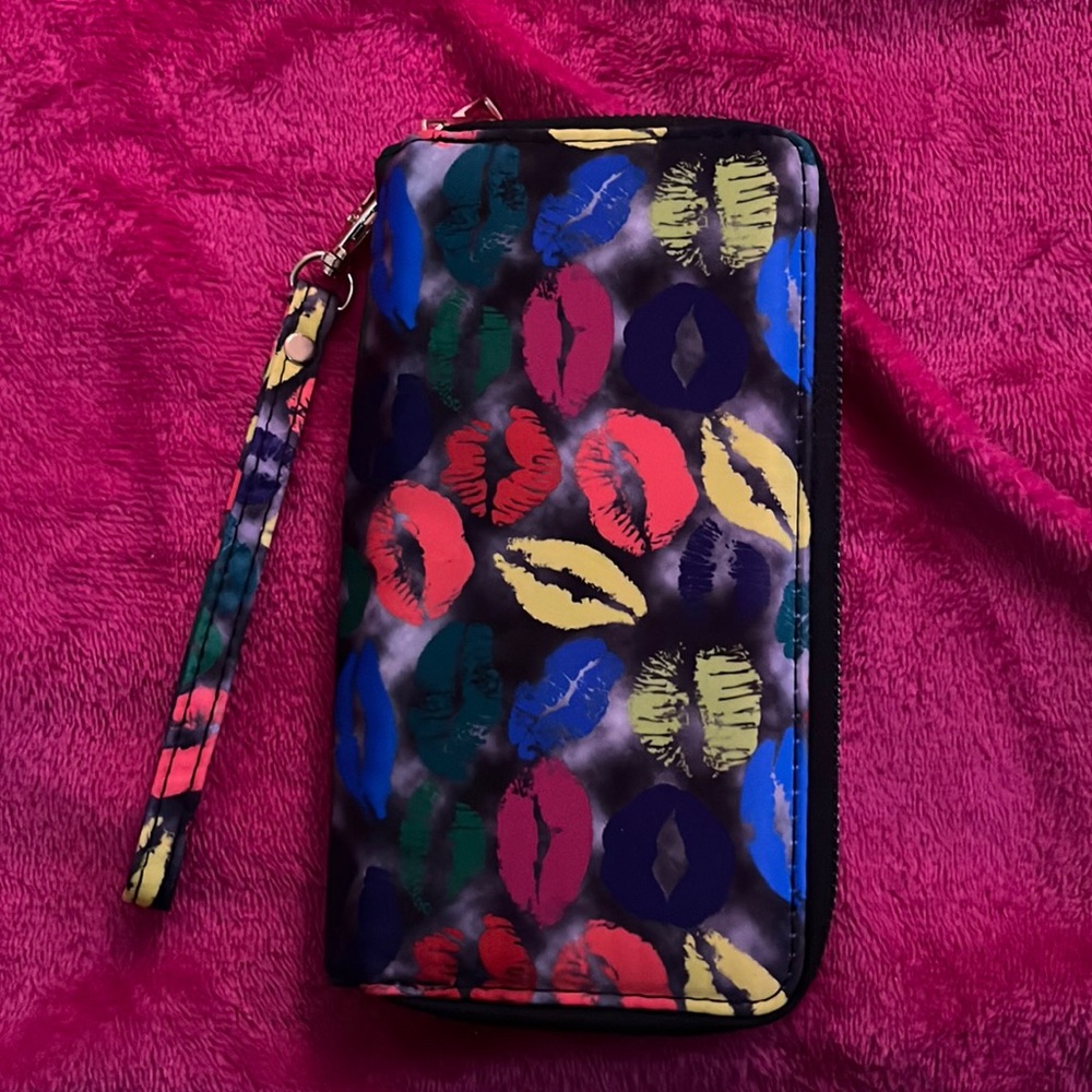 Women’s Large Wallet Kiss Theme